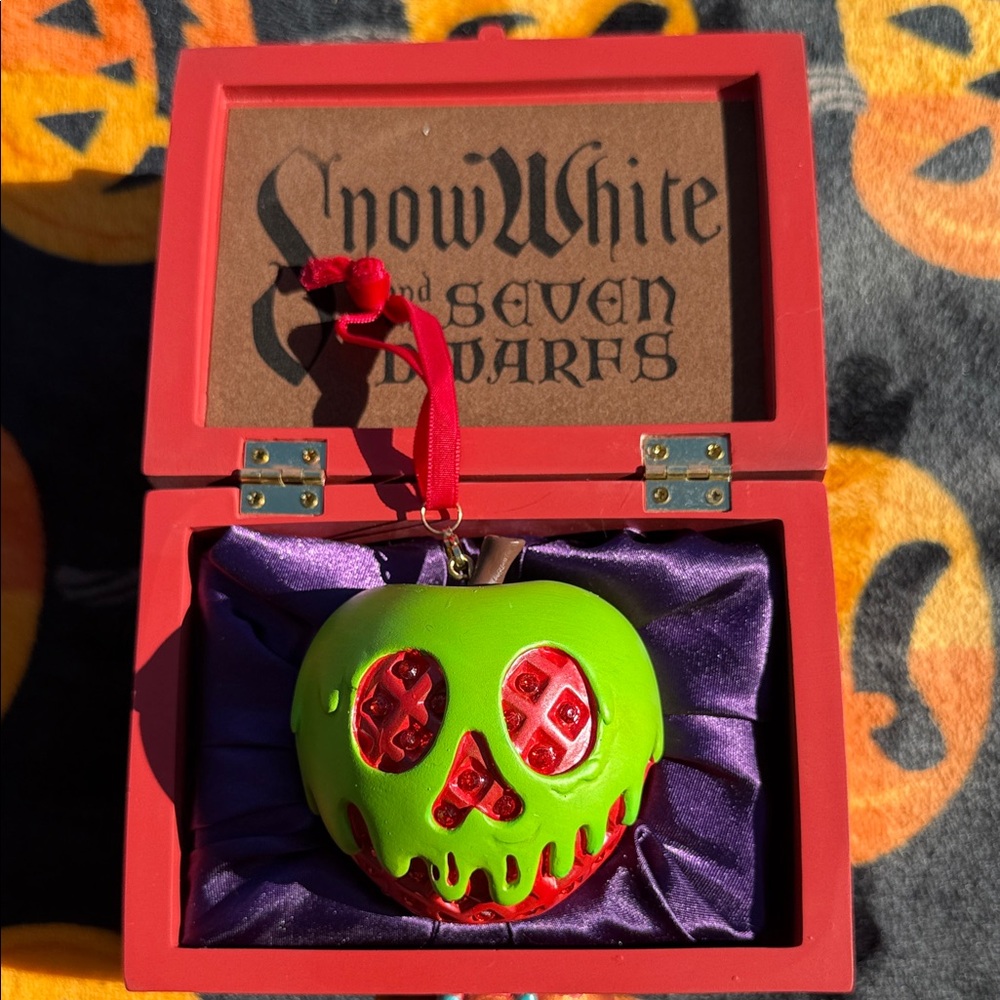 Snow Whites Curse -  Red and Orange Heart Trinket Box - Picture 4 of 4